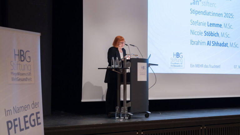 HBG-Vorstand Bernadette Branse begrüßt wiederum ...